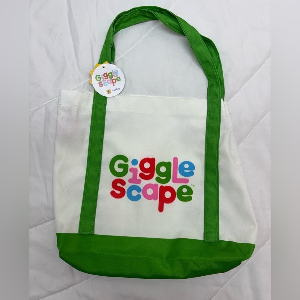 NWT Giggle Scape White and Green Tote Bag carrying bag pics for imperfections